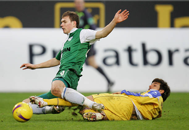 通过赛事推 通过赛事推